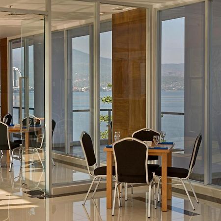 Whiz Prime Hotel Megamas Манадо Екстериор снимка