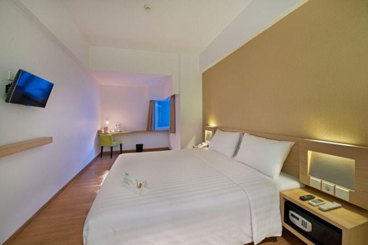 Whiz Prime Hotel Megamas Манадо Екстериор снимка