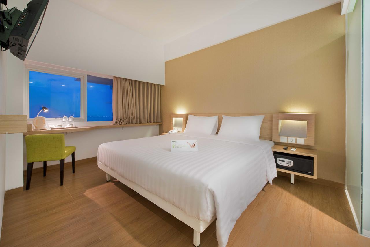 Whiz Prime Hotel Megamas Манадо Екстериор снимка