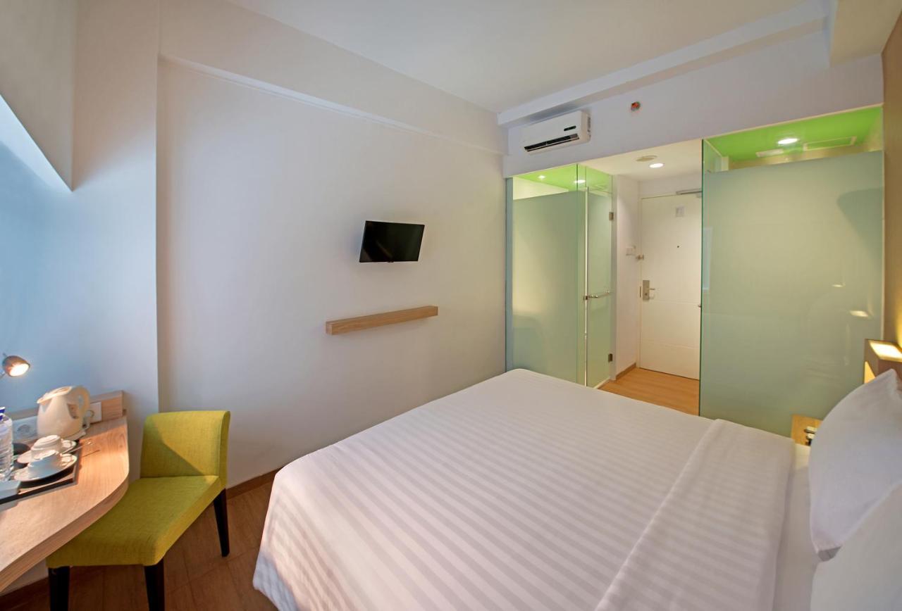 Whiz Prime Hotel Megamas Манадо Екстериор снимка